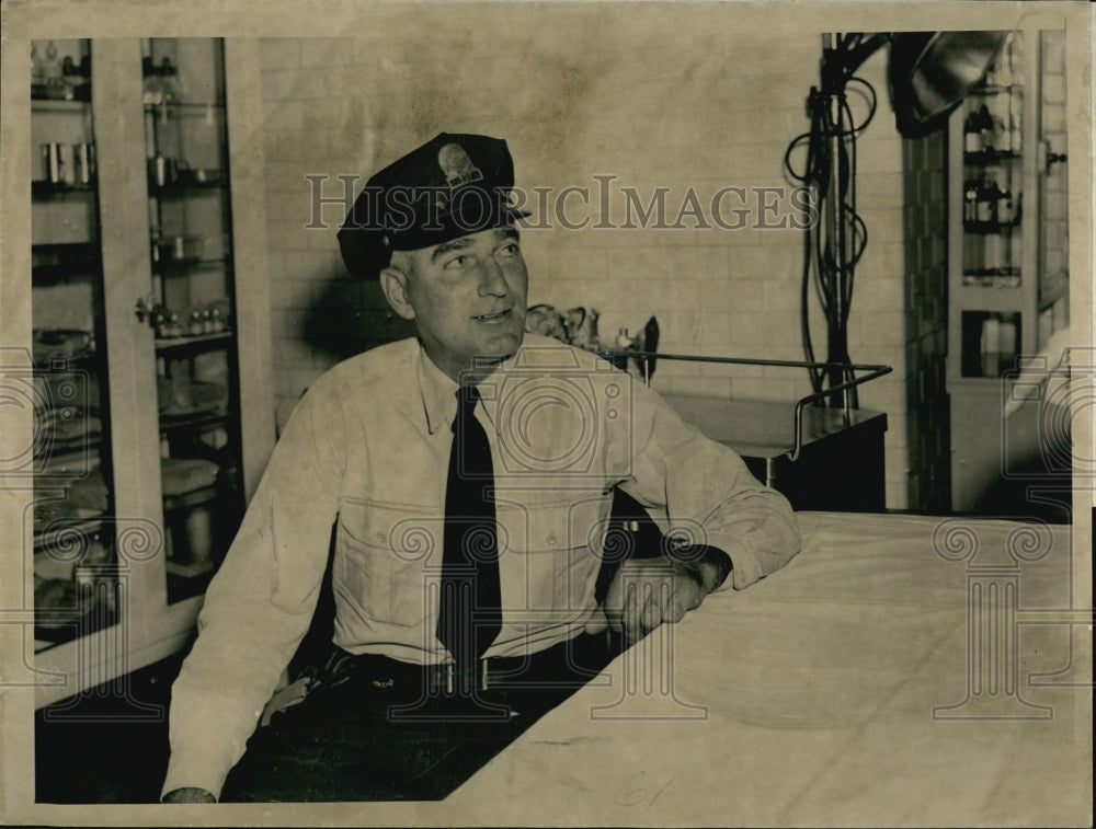 1950 Press PhotoOfficer Bernard Gibbons was Injured Trolly Crash/Helped Others - Historic Images
