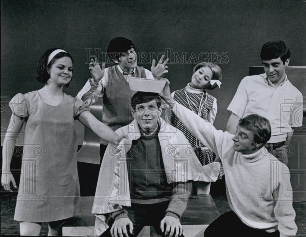 1968 Press Photo Cast of You're A Good Man"musical show. - Historic Images