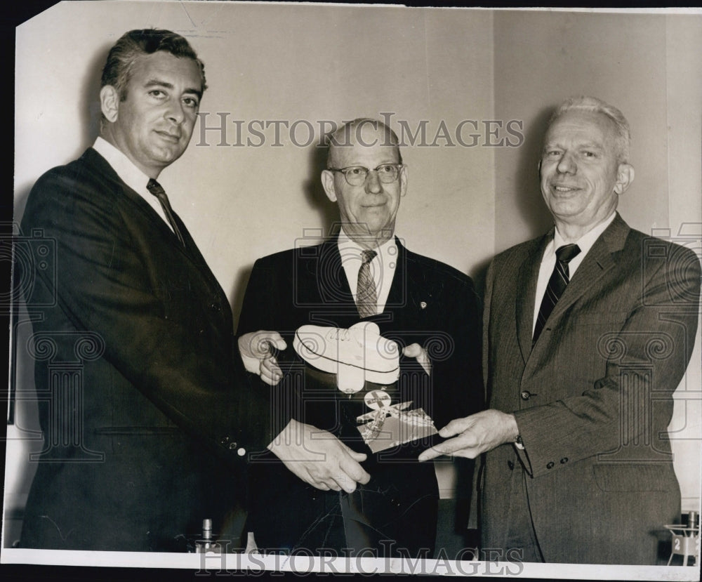 1962 Press Photo Robert Cohen , Truman Emery &amp; Wilton Vaugh - Historic Images