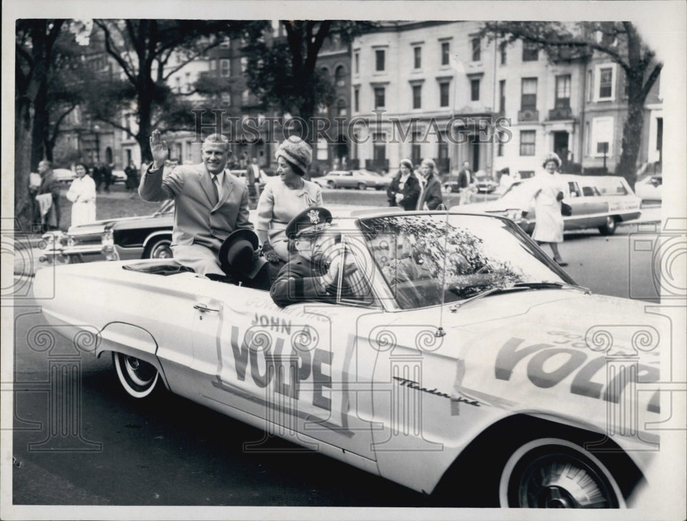 1965 Press Photo Gov and Mrs John Volpe/Columbus Day Parade - Historic Images