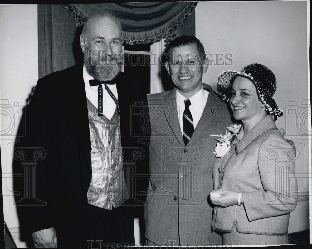 1960 Press Photo Alfred Dyer with John Volpe and Mrs Volpe before Election - Historic Images