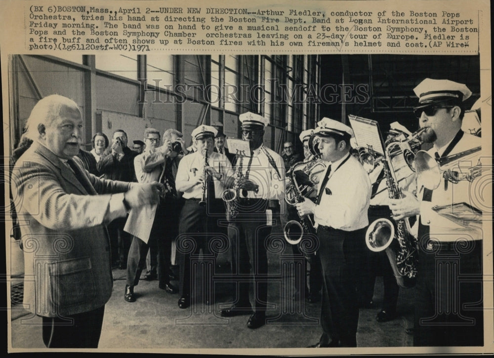 1971 Press Photo Arthur Fiedler of Boston Pops Directs Boston Fire Dept Band - Historic Images