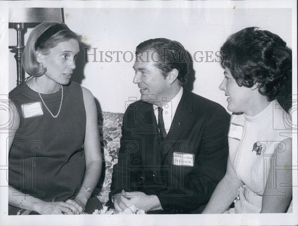 1971 Press Photo Singer Mallory Walker Plans Concerts for Junior League/ - Historic Images