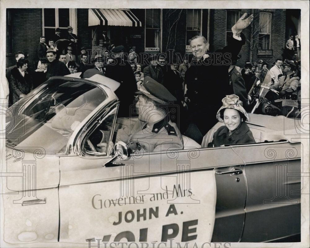 1992 Press Photo Gov John Volpe and Family St Patrick&#39;s Day Parade - Historic Images