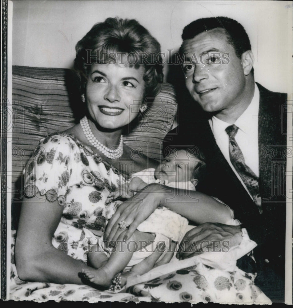 1959 Press Photo Actress Janet Blair and Husband Nick Mayo with Amanda - Historic Images
