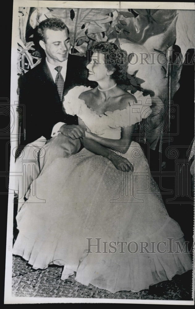 1952 Press Photo Actress Janet Blair to wed Nick Mayo , Stage Mgr - Historic Images