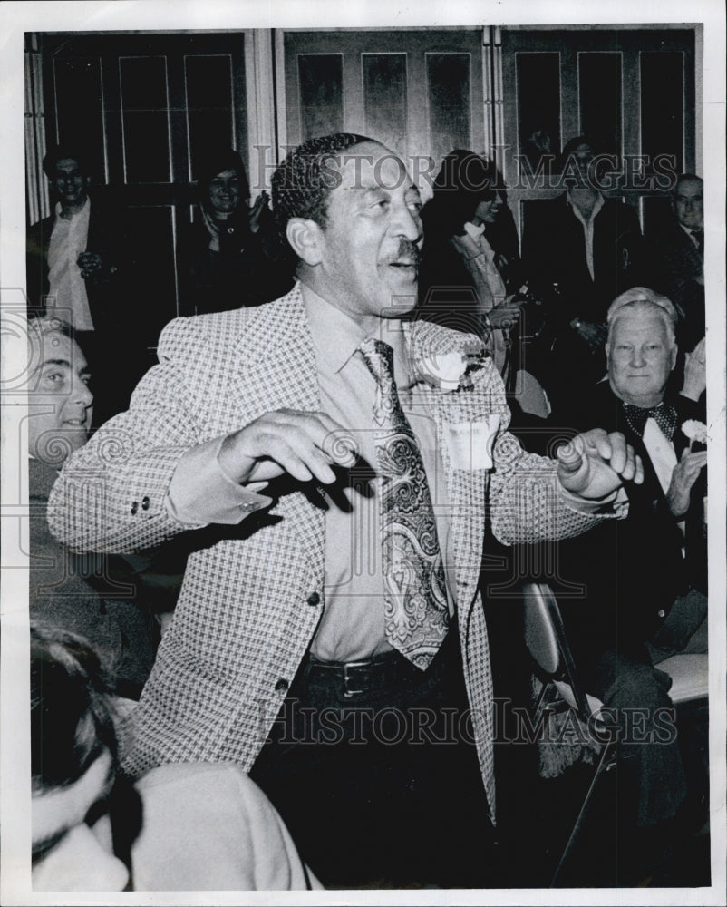 1974 Press Photo Kenneth Gilliam won $100,000 at Sheraton Boston Hotel - Historic Images