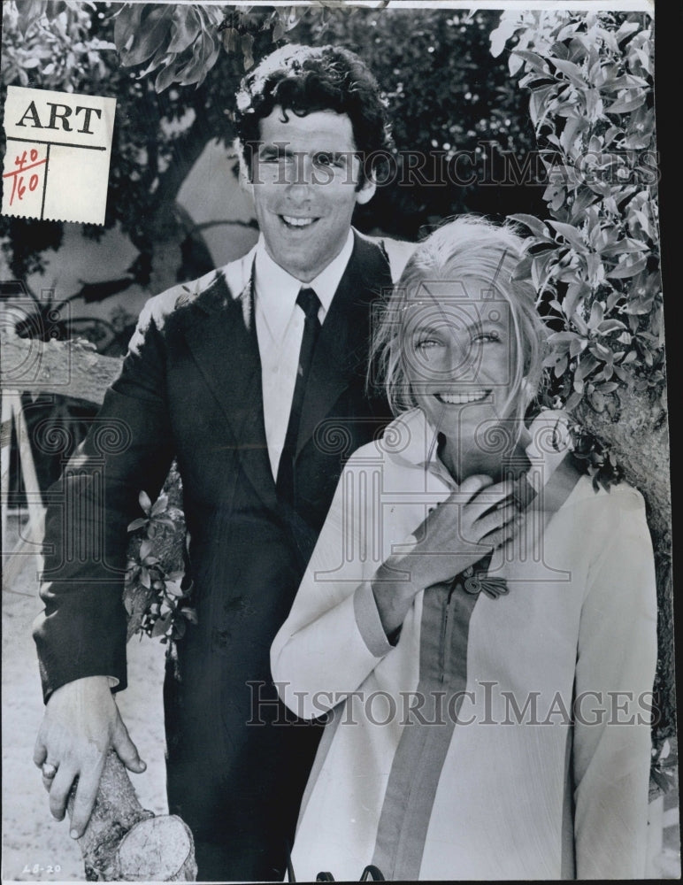 1973 Elliot Gould &amp; Nina Van Pallandt star in &quot;The Long Goodbye&quot; - Historic Images