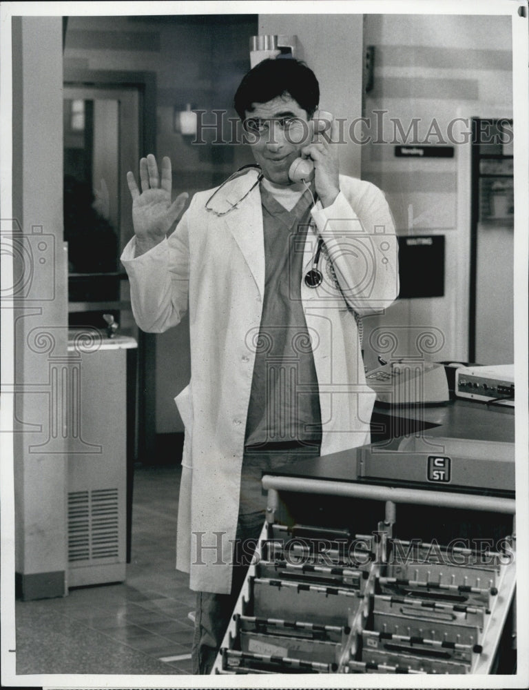 1984 Press Photo Elliott Gould stars as Dr. Howard Sheinfeld in &quot;E/R&quot; - Historic Images