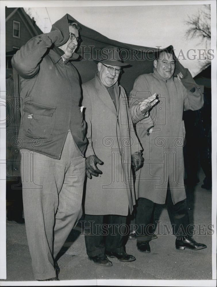 1959 Press Photo Daniel Donovan Protest Railroad - Historic Images