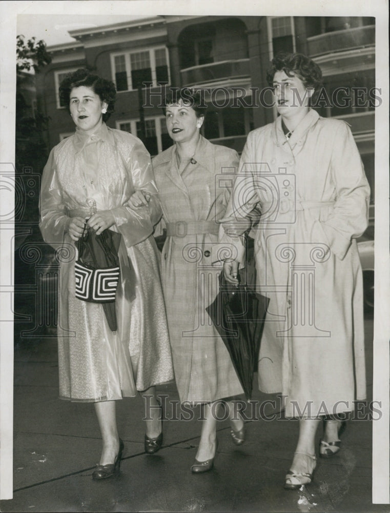 Press Photo Mrs, Dan Donovun, Mrs. June Mann and Mrs. Louraine Leoutu. - Historic Images