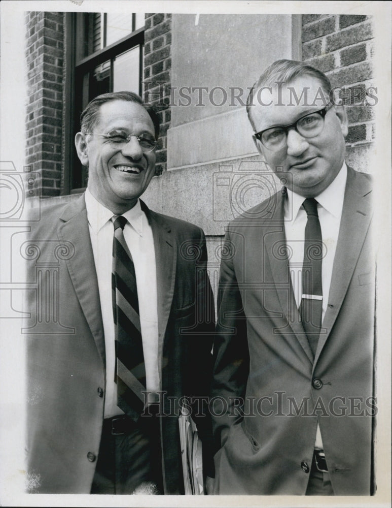 1969 Press Photo Atty. Tilford E. Dudley and Atty. James Lynch of Boston Court. - Historic Images