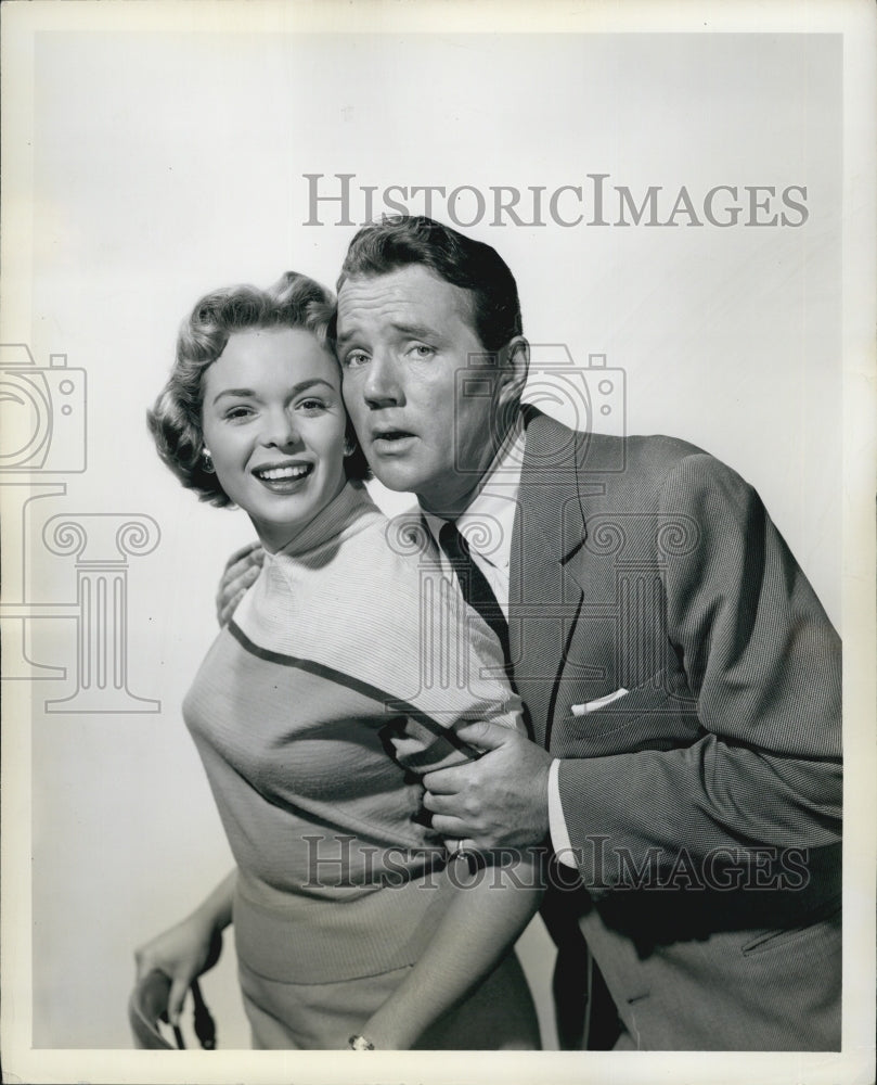 1954 Press Photo Actor Howard Duff and Moury Gates - Historic Images