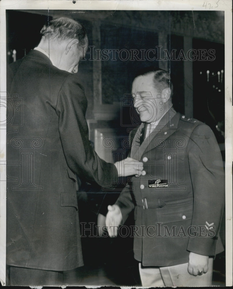 1943 Press Photo Major Gen RL Maxwell Receives Award From Britains Lord Halifax - Historic Images