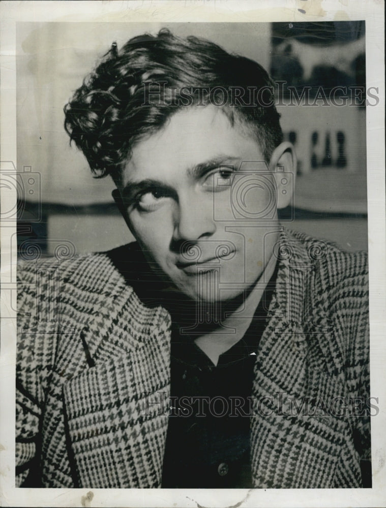 1943 Press Photo William Mayer after his arrest in kidnapping of his girlfriend - Historic Images