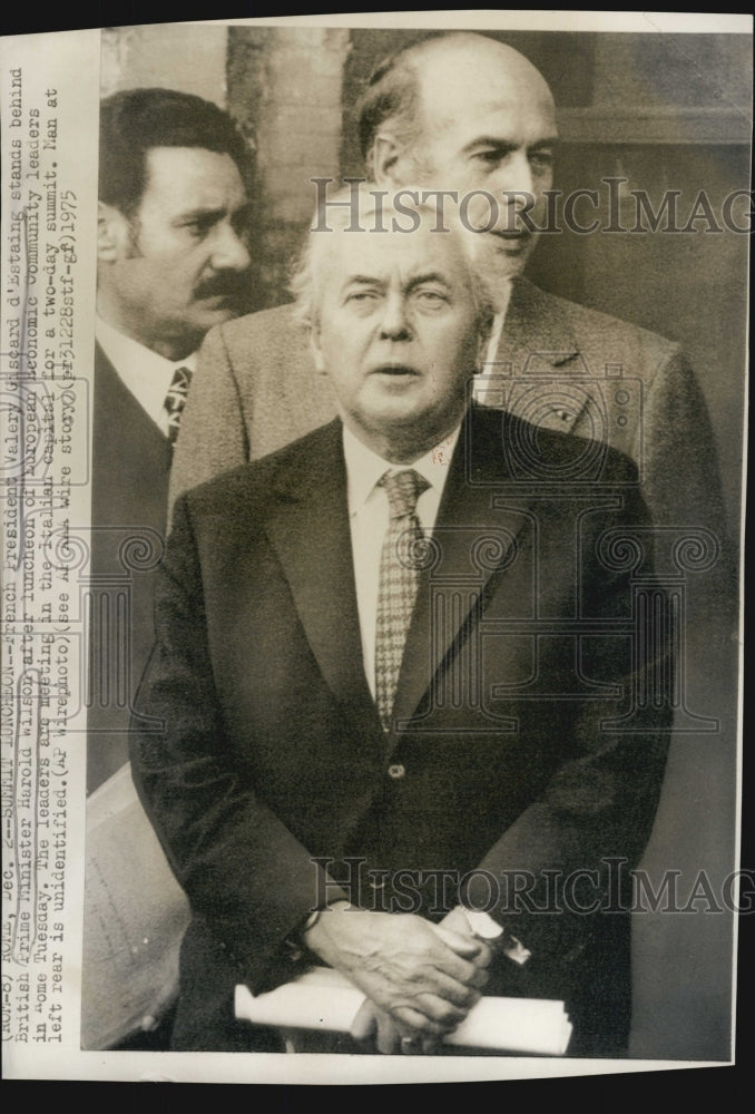 1975 Press Photo French President Valery Giscard d&#39;Estaing with Harold Wilson - Historic Images