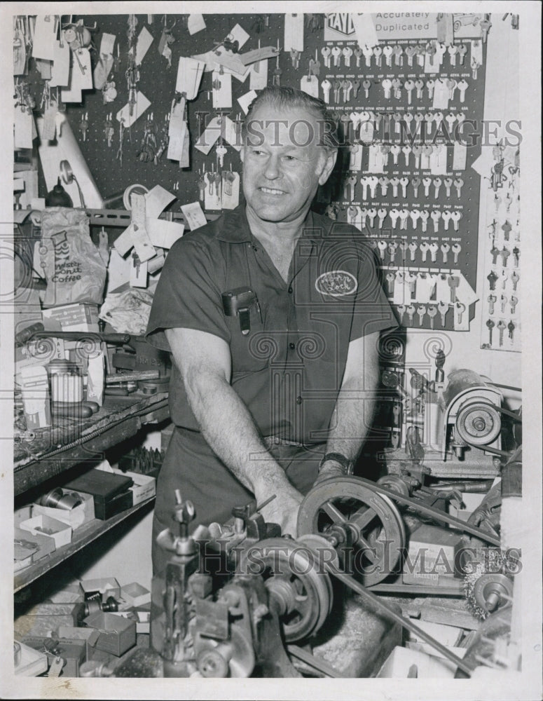 Press Photo Jerry Drucker - Historic Images