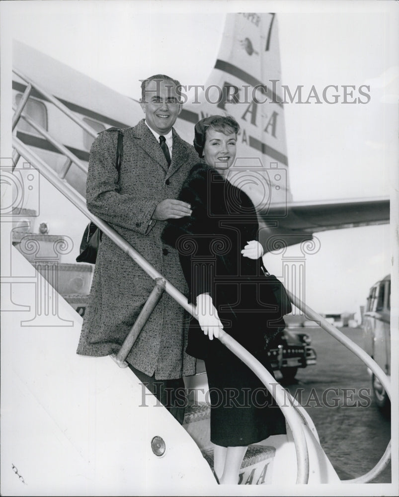 1957 Press Photo Dr. Alfred Ogus, New York Plastic Surgeon with his wife. - Historic Images