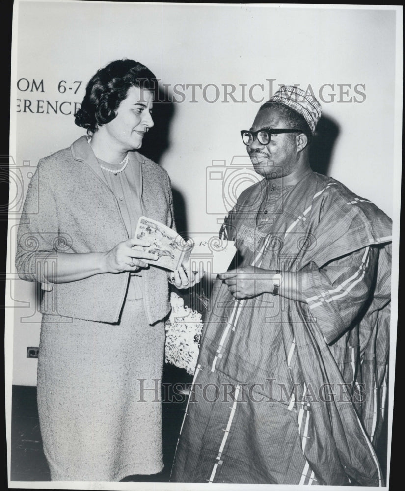 1966 Press Photo Mrs.Aziza Hussein of Egypt and Dr. Chuchu Okonjo of Negeria. - Historic Images