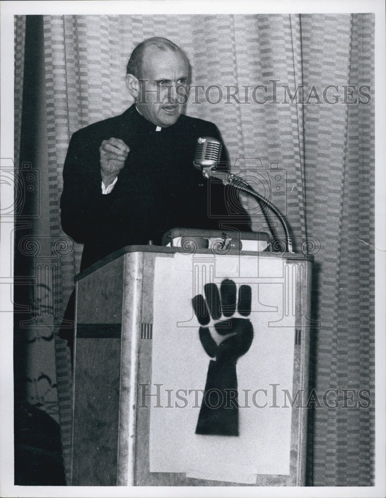 1970 Press Photo Rev. Robert Drinan at South High School on Earth Day - Historic Images