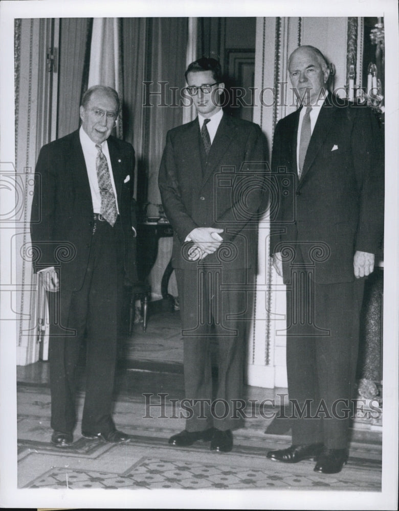 1957 Press Photo Sen. Theodore F. Green with Belgian King Baudouin in his palace - Historic Images