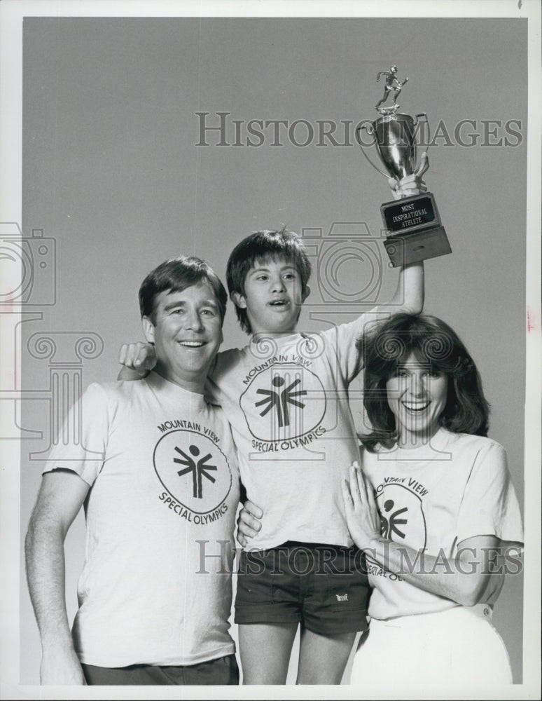 1982 Press Photo Actress Susan Saint James,R Wittman &amp; Beau Bridges - Historic Images