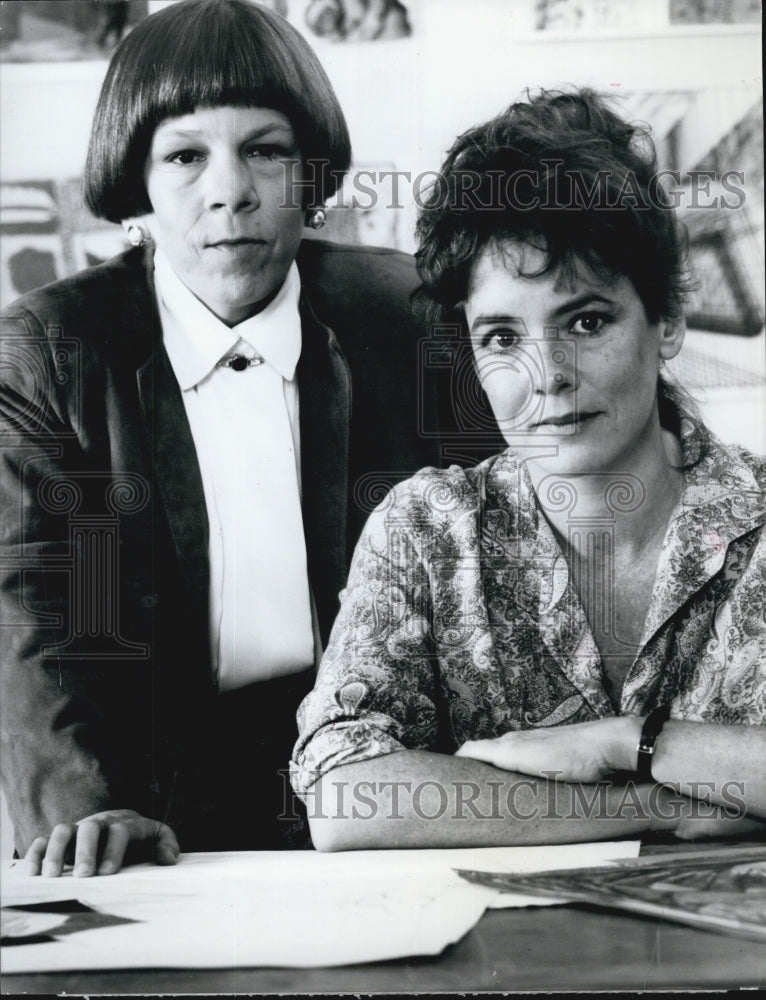 1987 Press Photo Actress Stockard Channing &amp; Linda Hunt &quot;The Room Upstairs&quot; - Historic Images