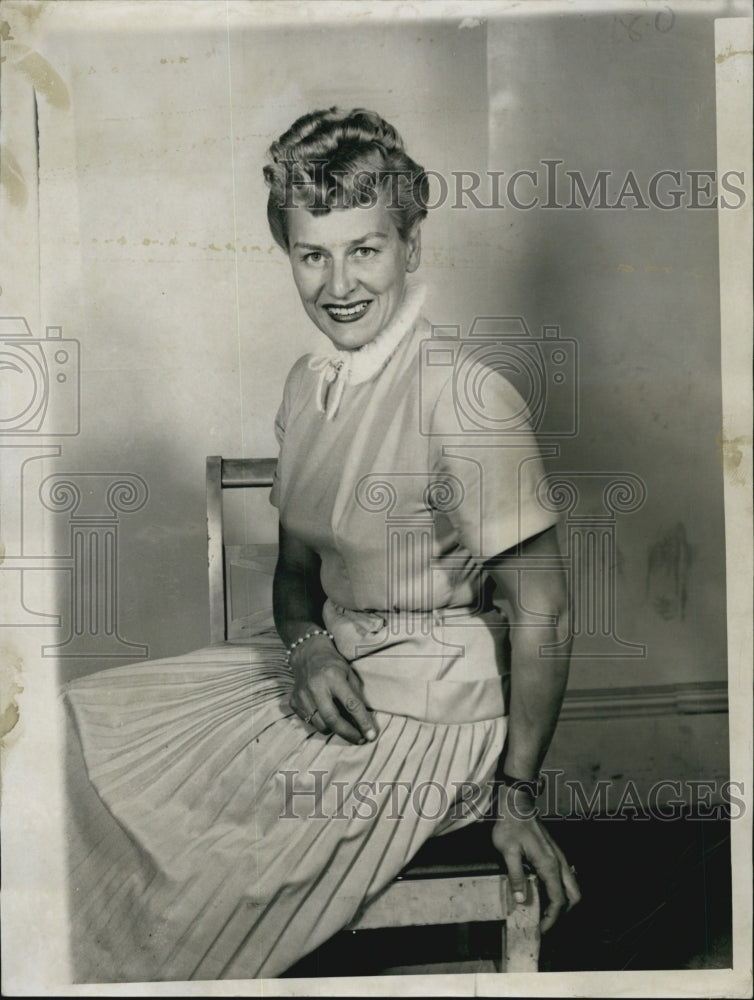 1955 Press Photo Mrs Margaret Sablone Entertainer - Historic Images