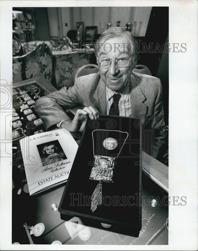 1993 Press Photo Auction of Actress Ann Sothern memorabilia - Historic Images