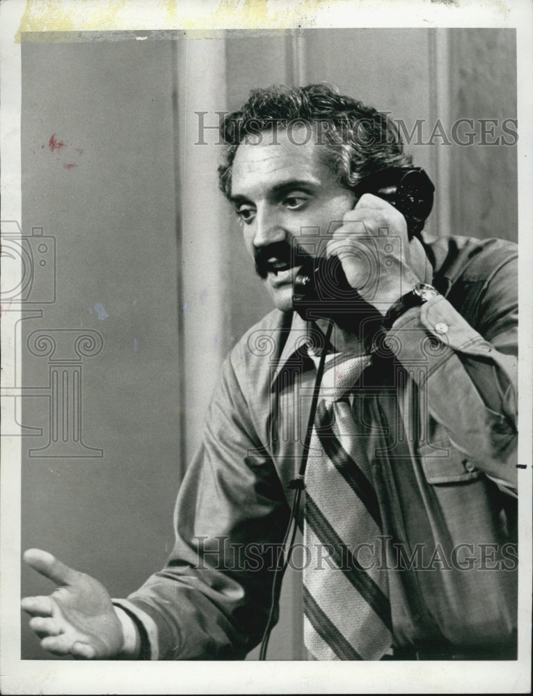 1976 Press Photo Photo Actor Hal Linden on &quot;Barney Miller&quot; - Historic Images