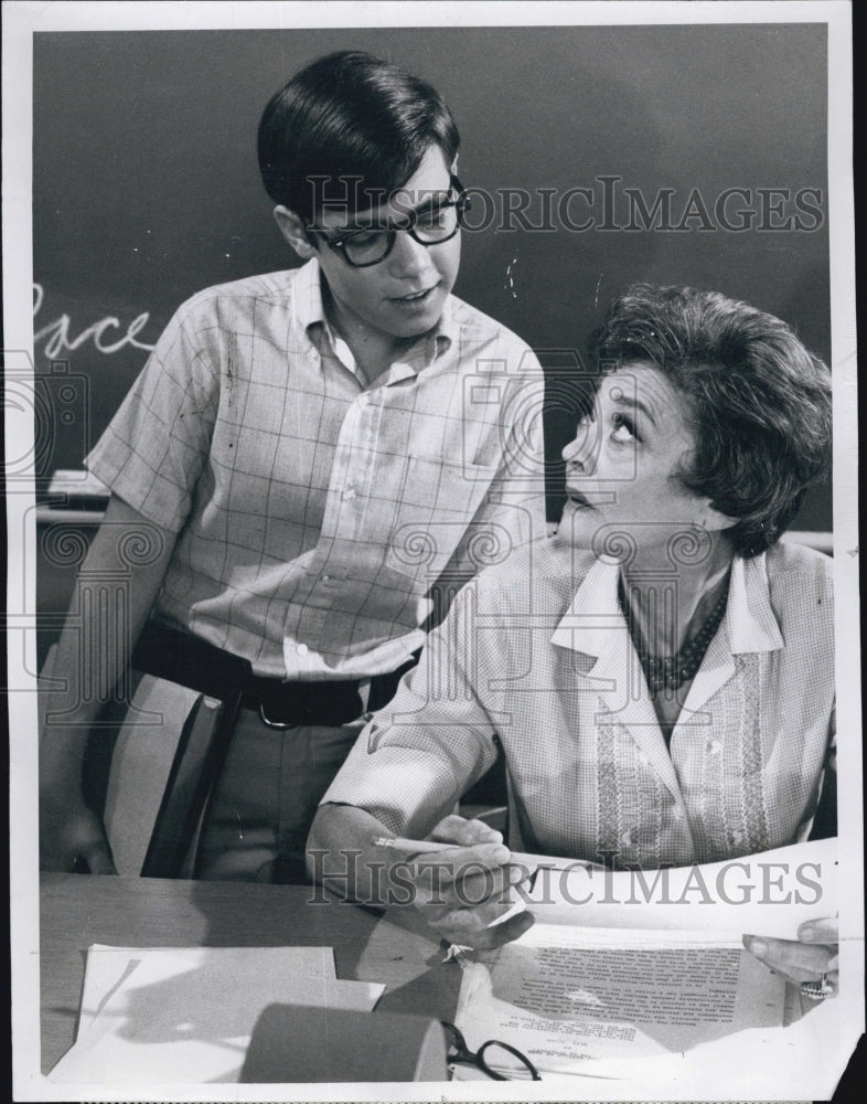 1969 Press Photo Barry Livingston And Sylvia Sidney - Historic Images