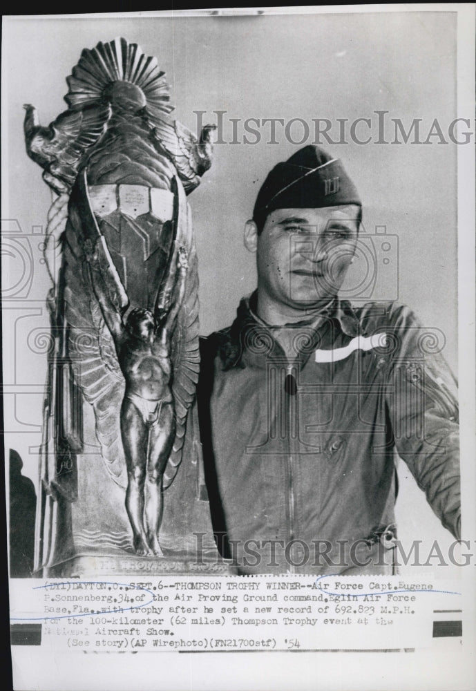 1954 Press Photo Air Force Capt Eugene Sonnenberg - Historic Images