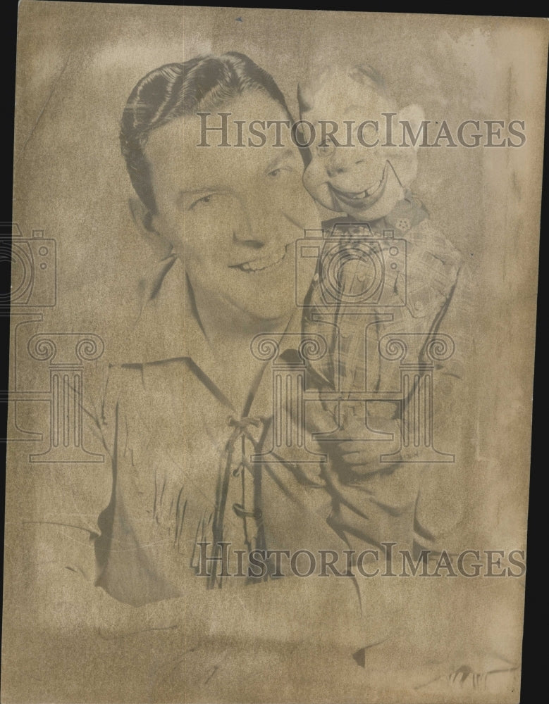 1971 Press Photo Entertainer Bob Smith & Pal Howdy Doody At Sanders Theater - Historic Images