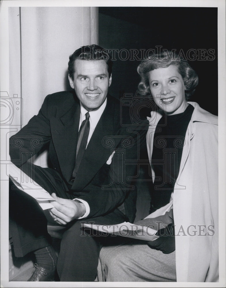 1949 Press Photo Jack Smith and Dinah Shore - Historic Images