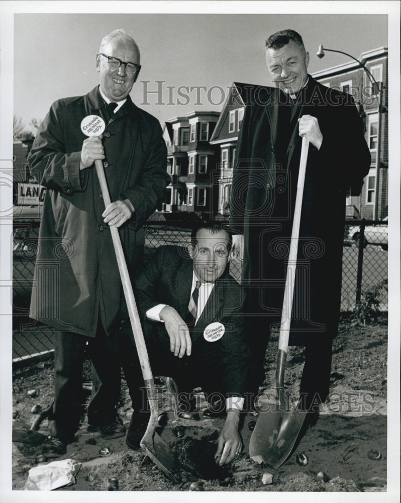 1967 Press Photo Arthur Creedon ,Jay Stinson and Fr Richard O&#39;Halloran - Historic Images