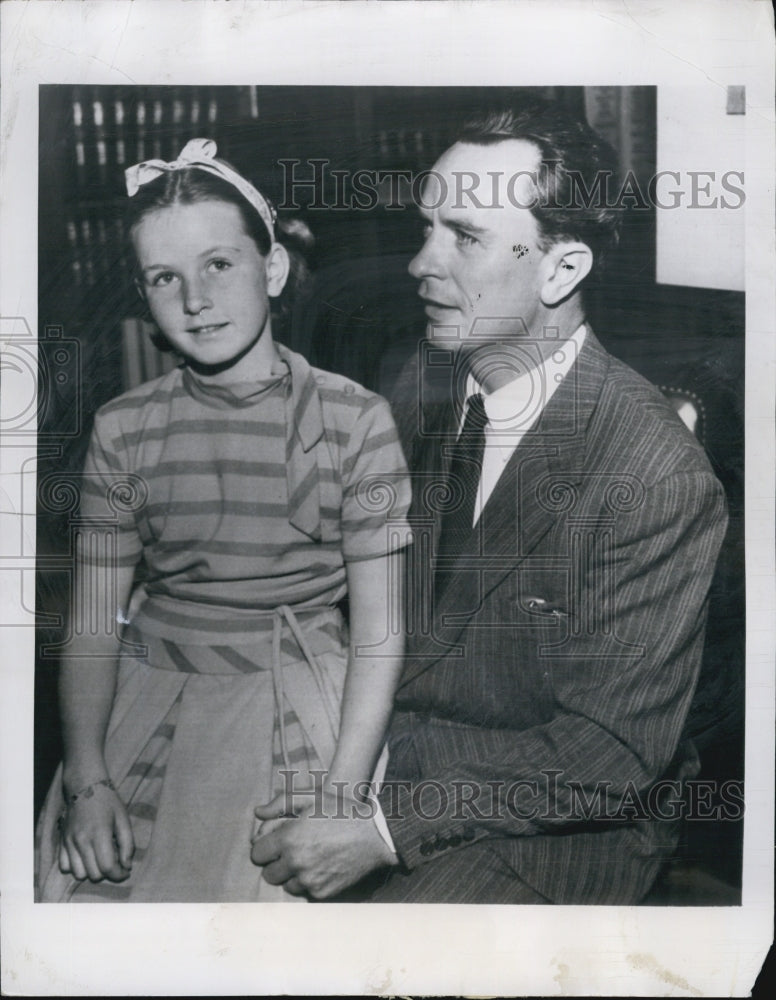 1950 Press Photo Pia as an American Citizen with her father Dr. Peter Lindstrom - Historic Images