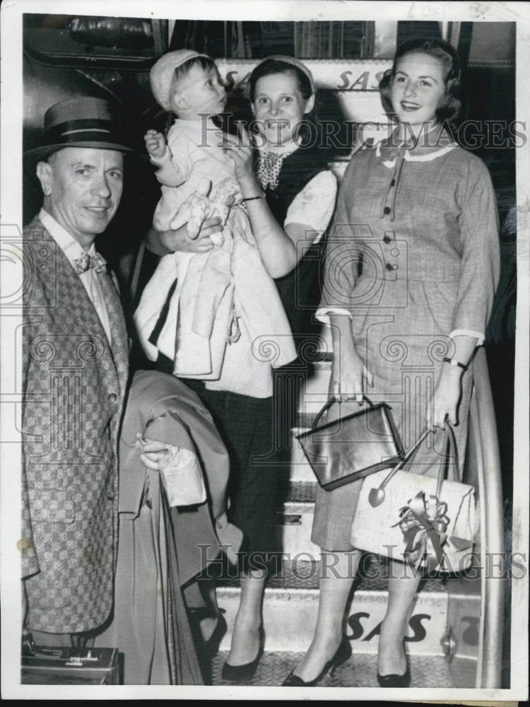 1957 Press Photo Ingred Bergman&#39;s Daughter Jenny Ann Lindstrom/Dr Lindstrom - Historic Images