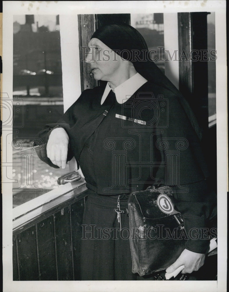 1943 Press Photo Sister Mary Chantal Heroine in German Prison Camps - Historic Images