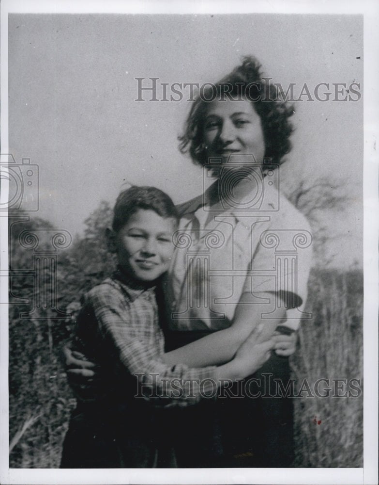 1950 Press Photo Mrs.Anna Openshaw &amp; her son - Historic Images