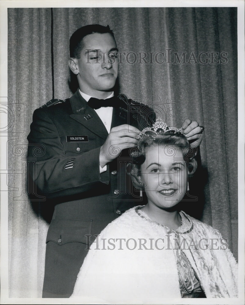 1962 Press Photo Jo-Ann Sonsini Crowned Ball Queen by Norman Goldstein - Historic Images