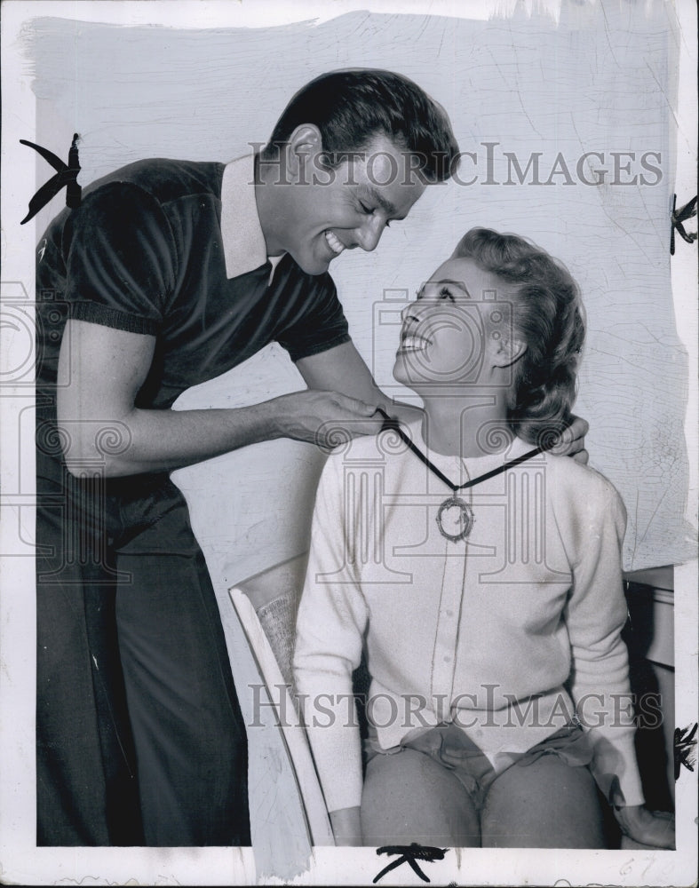 1952 Press Photo Gower Champion gives wife marge with cameo locket - Historic Images