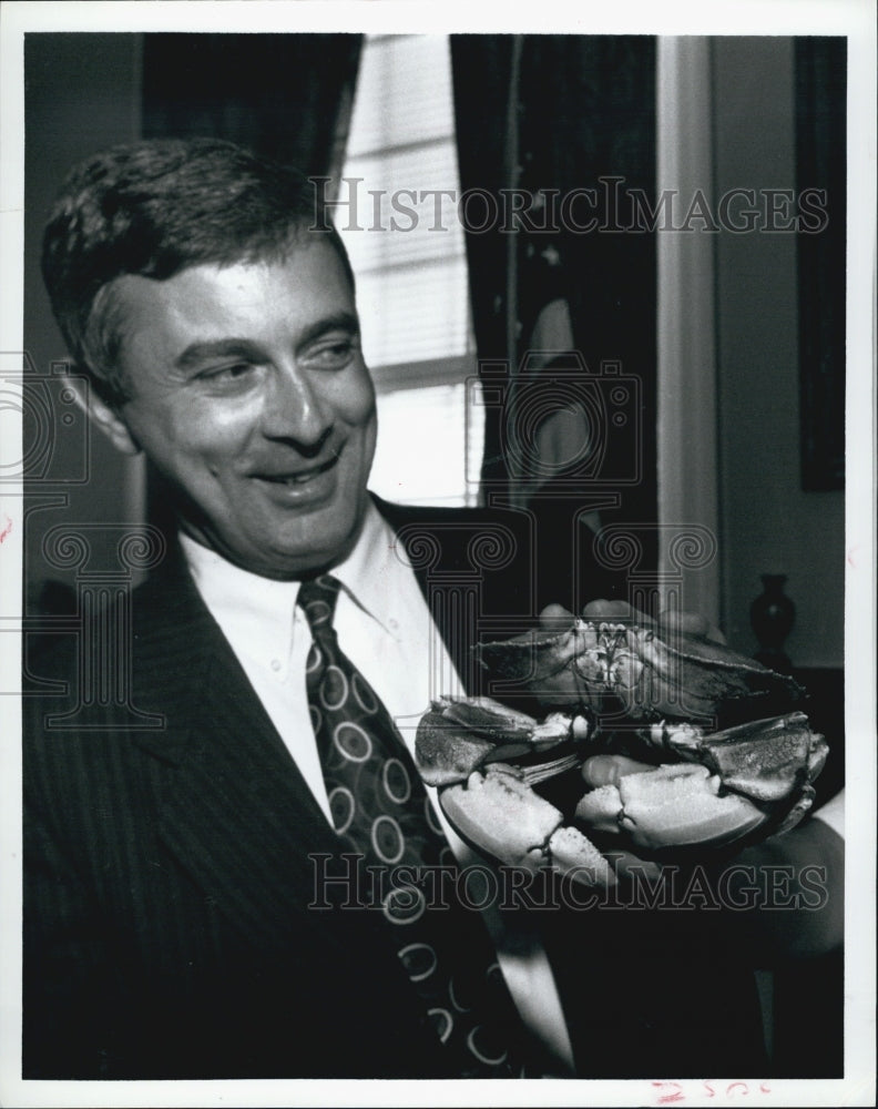 1993 Press Photo Lt Gov Paul Celluci at State House Seafood Race /Neptune - Historic Images