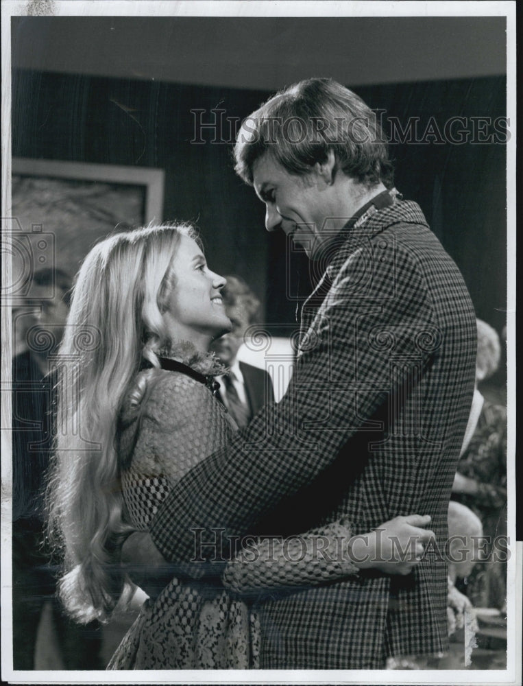 1970 Press Photo Actress Flora Plumb and Peter Haskell star ib Bracken&#39;s World. - Historic Images