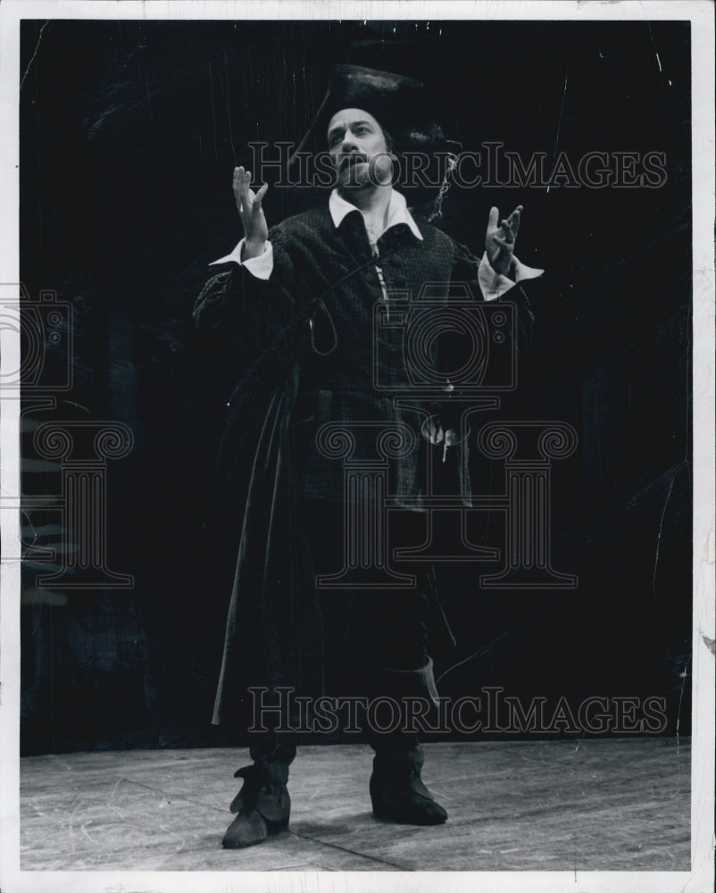 Press Photo Chrisopher Plummer in &quot;Cyrano&quot; - Historic Images