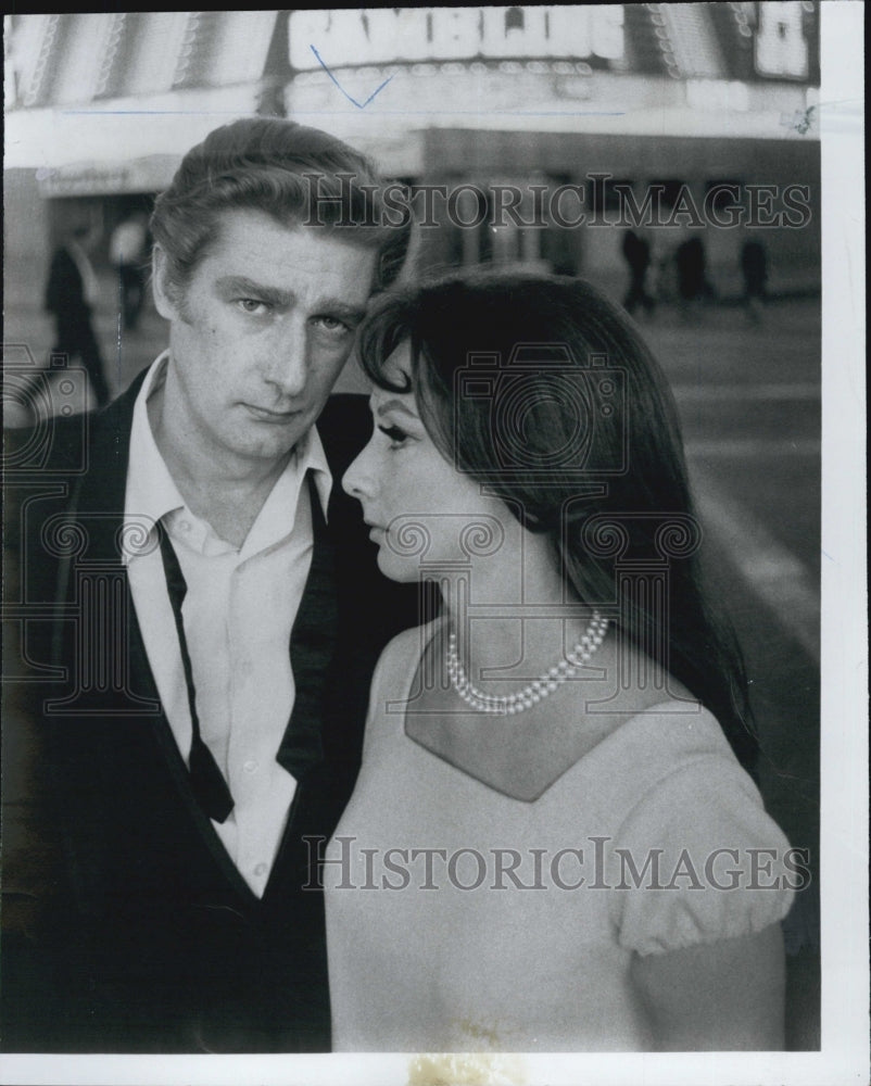 1968 Press Photo Richard Mulligan and Carolan Daniels in&quot;The Only Game In Town&quot; - Historic Images