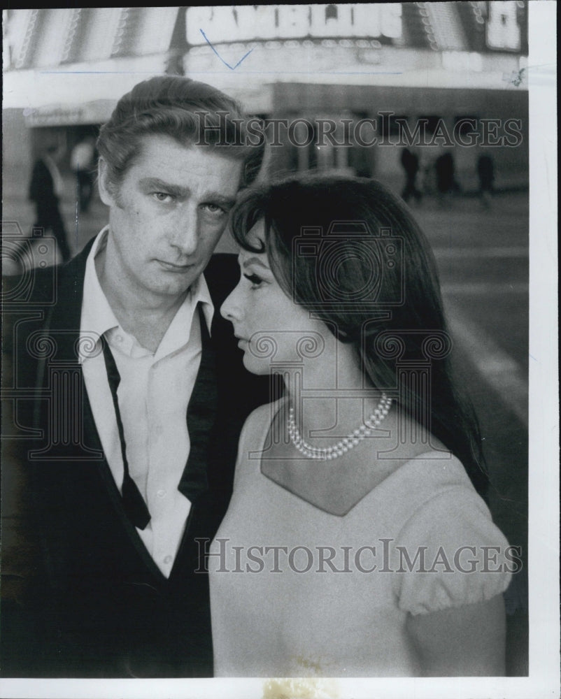 1968 Press Photo Richard Mulligan and Carolan Daniels in"The Only Game In Town" - Historic Images