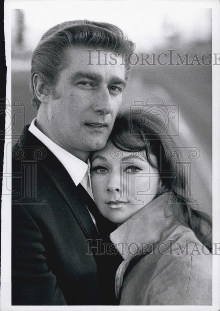 1968 Press Photo Actor Richard Mulligan & Carolyn Daniels - Historic Images