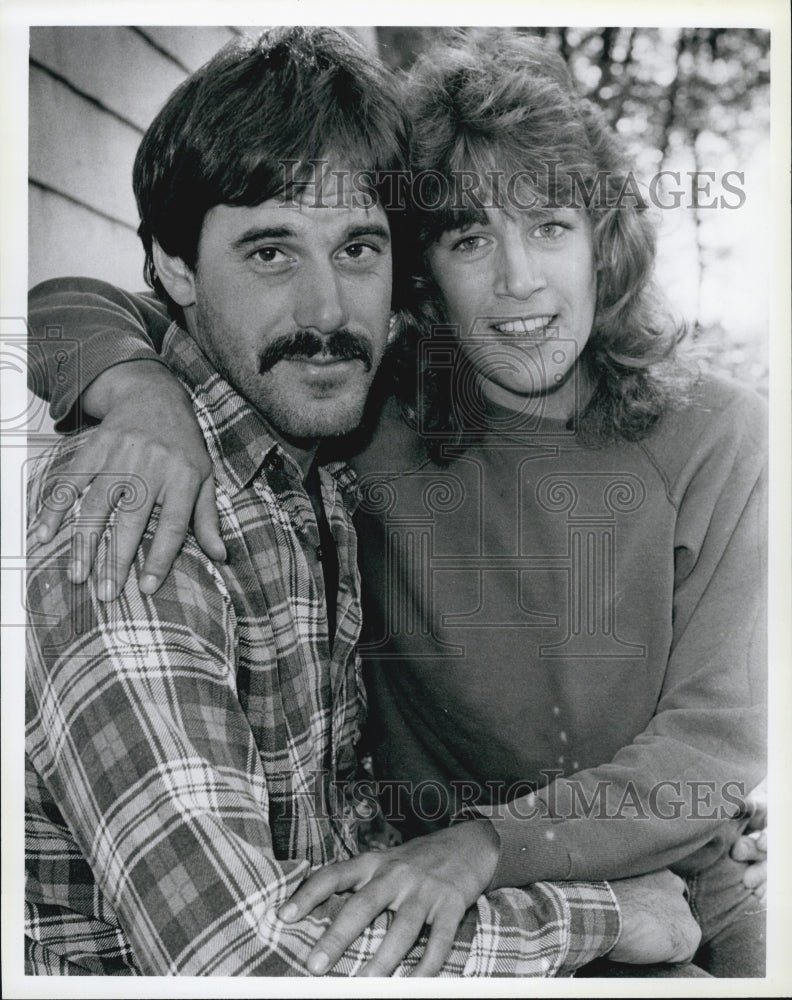 1986 Press Photo Robert Meek and Cindy Gross,their yacht sank in Buzzard Bay. - Historic Images
