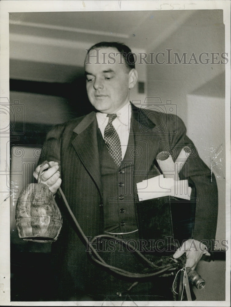 1943 Press Photo Joseph Mellen, Asst. Clerk with Coconut Decoration - Historic Images