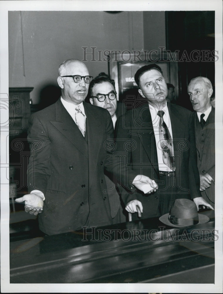 1952 Press Photo Brooklyn Patrolman Arraigned in Post Office Theft - New York - Historic Images